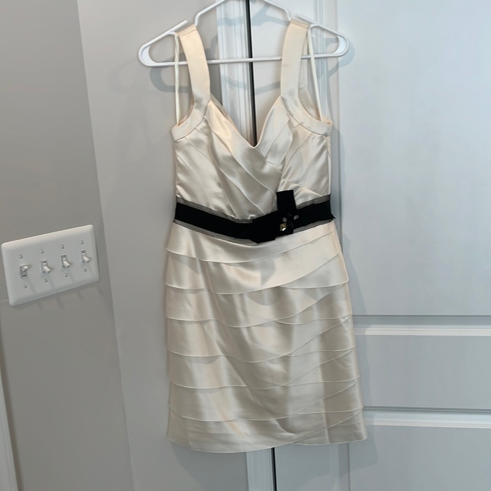 MaxAndCleo ivory sweetheart dress in a eggshell color size 8